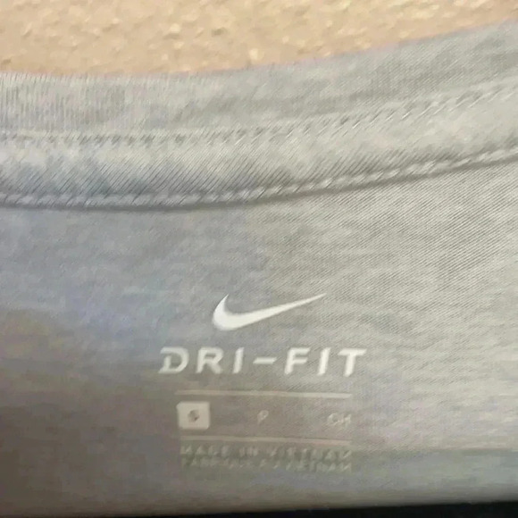 NIKE Dri-Fit Women’s Scoop Neck T-Shirt - Picture 4 of 6